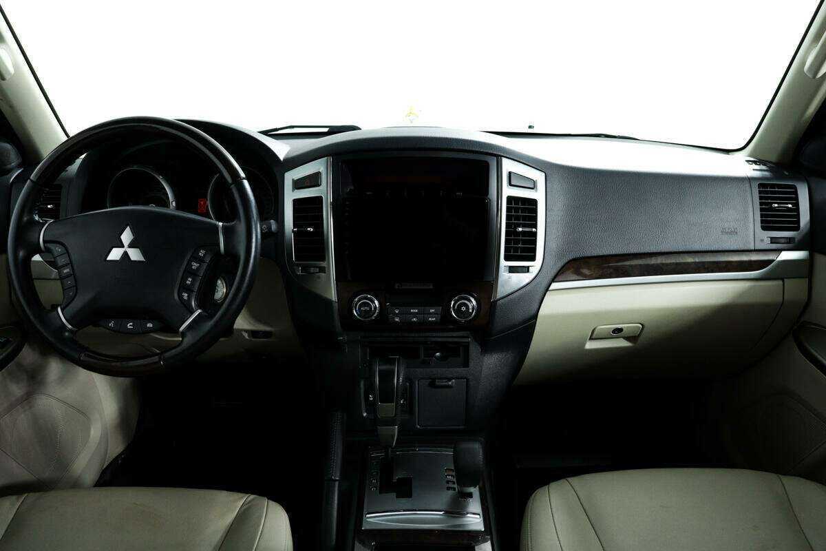 Купить Mitsubishi Pajero с пробегом. Фото: #9