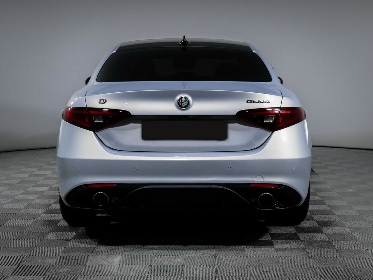 Купить Alfa Romeo Giulia с пробегом. Фото: #4