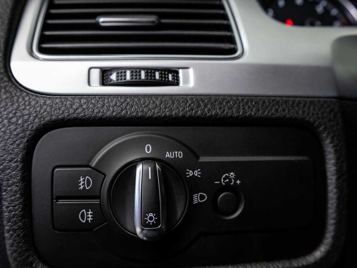 Купить Volkswagen Touareg с пробегом. Фото: #10