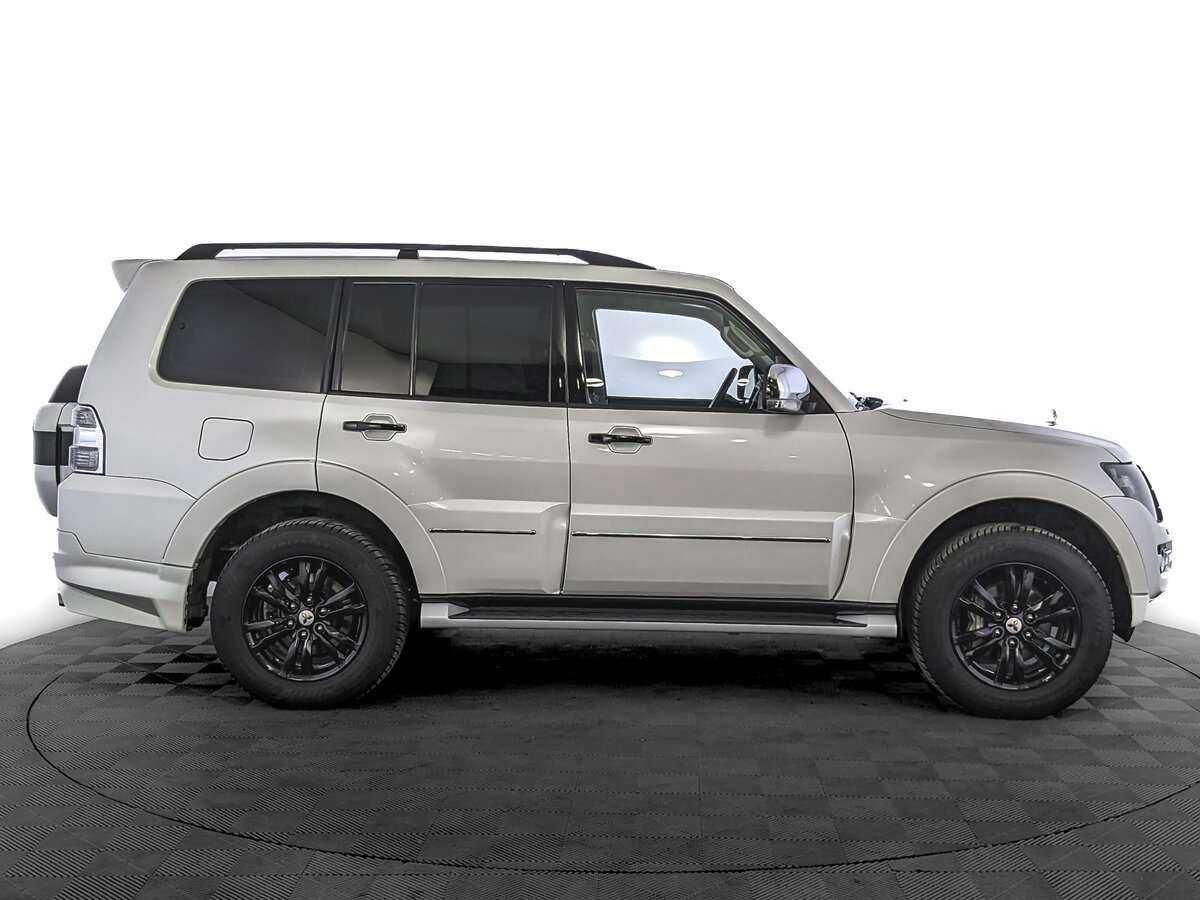 Купить Mitsubishi Pajero с пробегом. Фото: #3