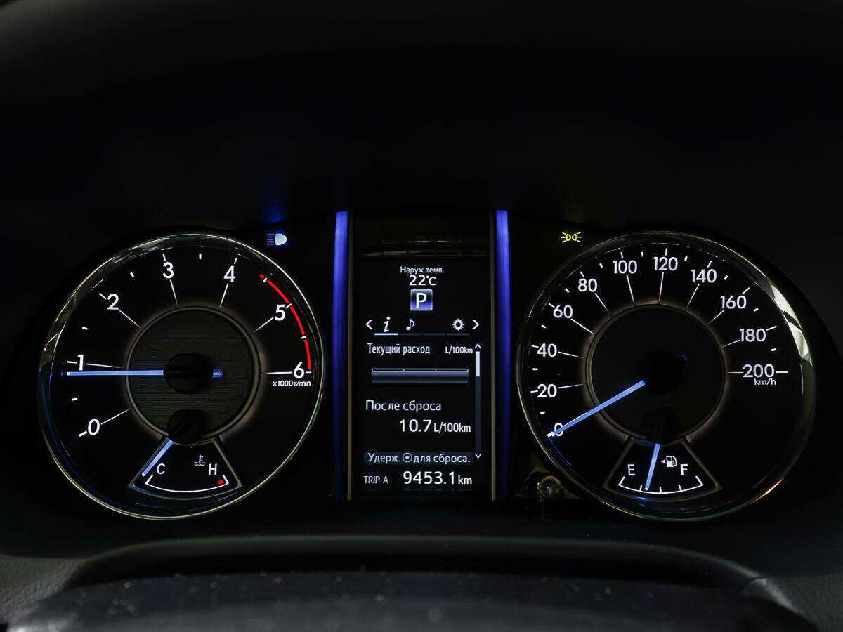 Купить Toyota Fortuner с пробегом. Фото: #12