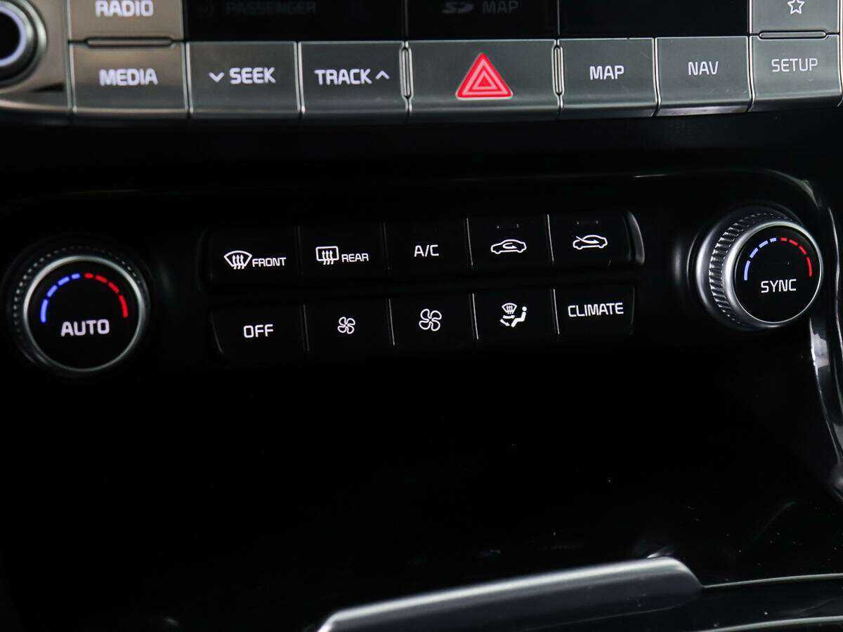 Купить Kia Stinger с пробегом. Фото: #18