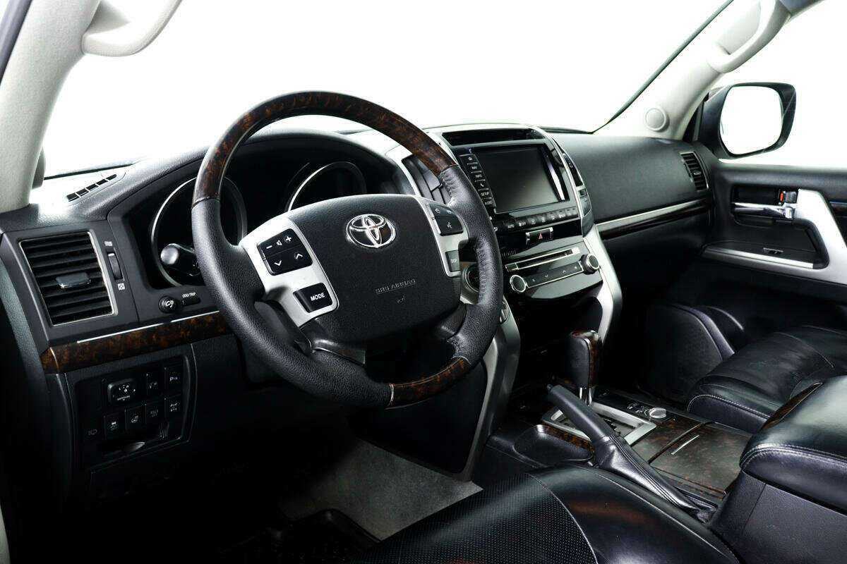 Купить Toyota Land Cruiser с пробегом. Фото: #12
