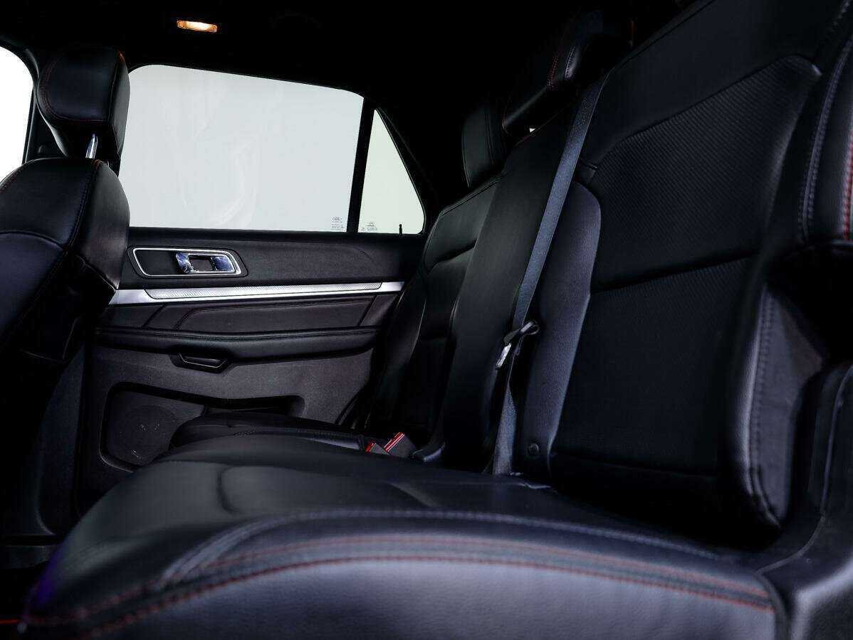 Купить Ford Explorer с пробегом. Фото: #12