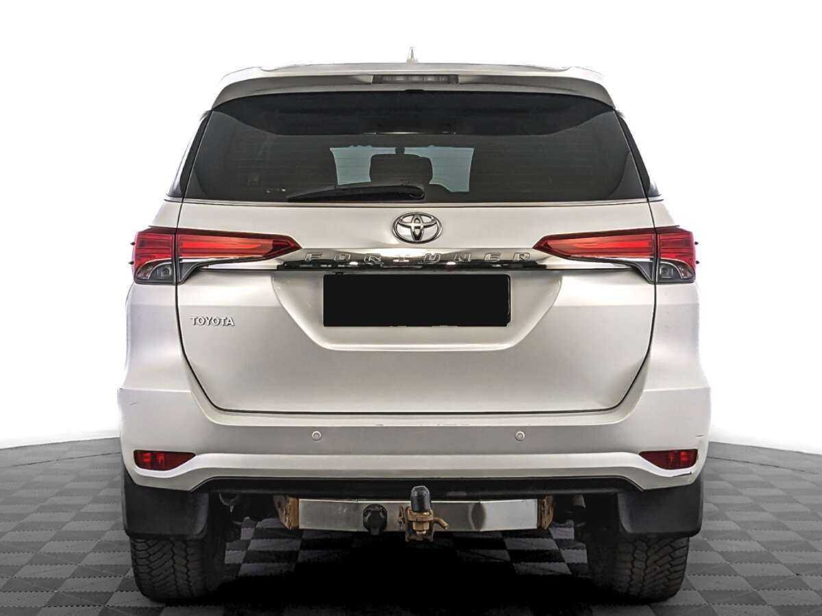 Купить Toyota Fortuner с пробегом. Фото: #5