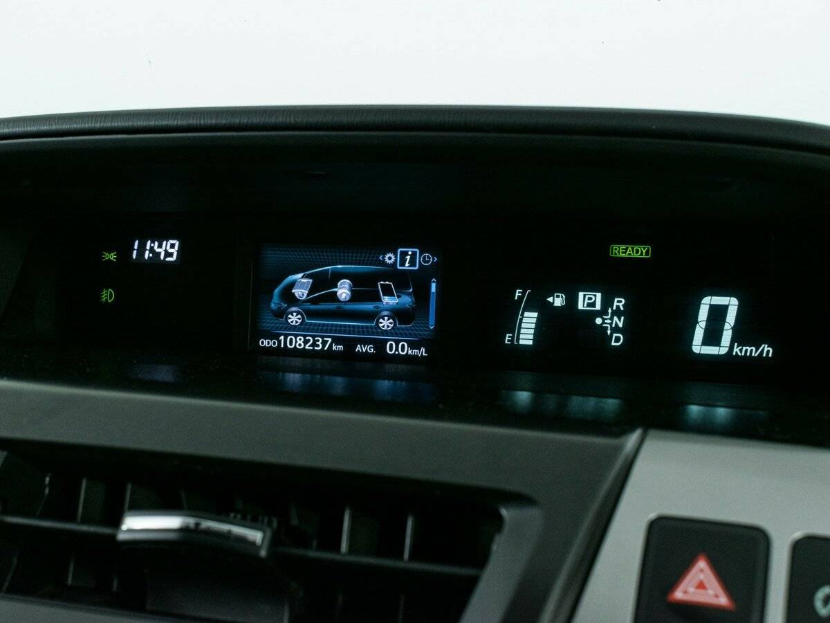 Купить Toyota Prius Alpha с пробегом. Фото: #12