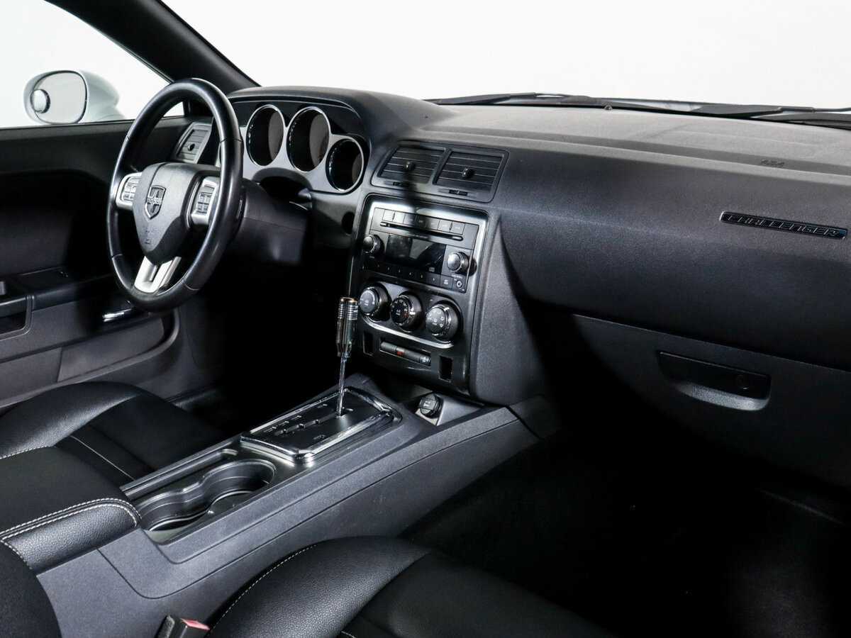 Купить Dodge Challenger с пробегом. Фото: #5