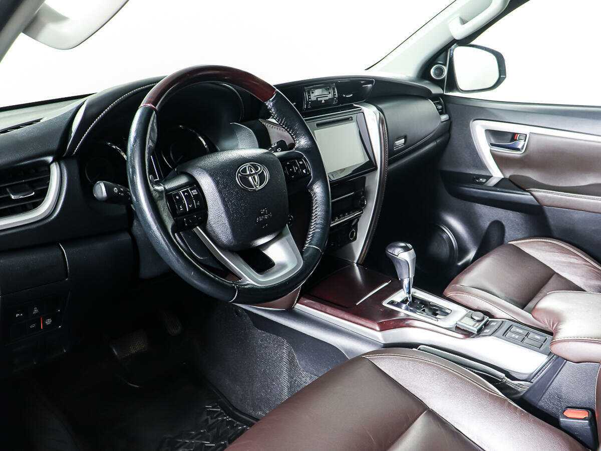 Купить Toyota Fortuner с пробегом. Фото: #13