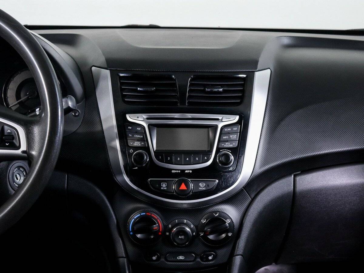 Купить Hyundai Solaris с пробегом. Фото: #10
