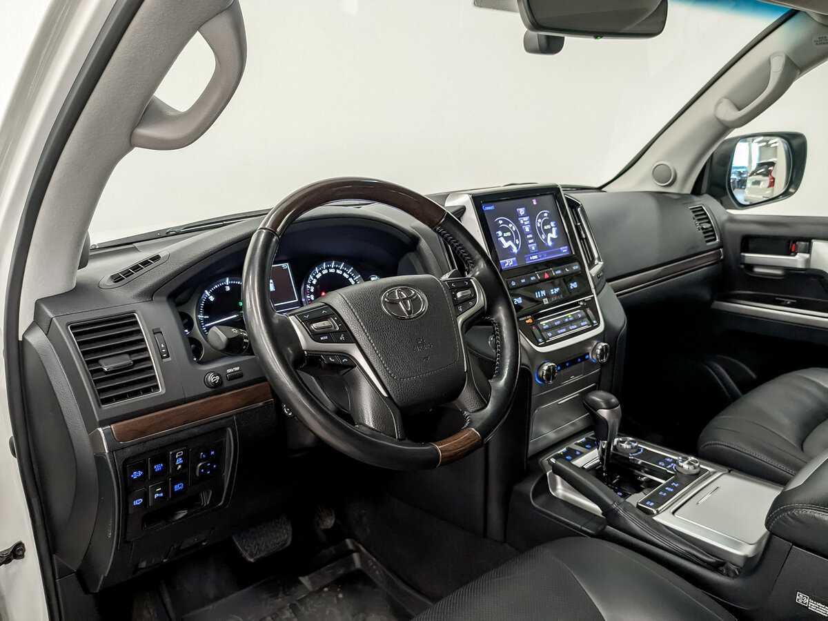 Купить Toyota Land Cruiser с пробегом. Фото: #15
