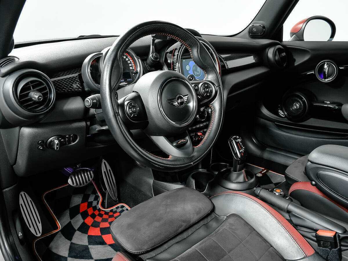 Купить Mini Hatch с пробегом. Фото: #12