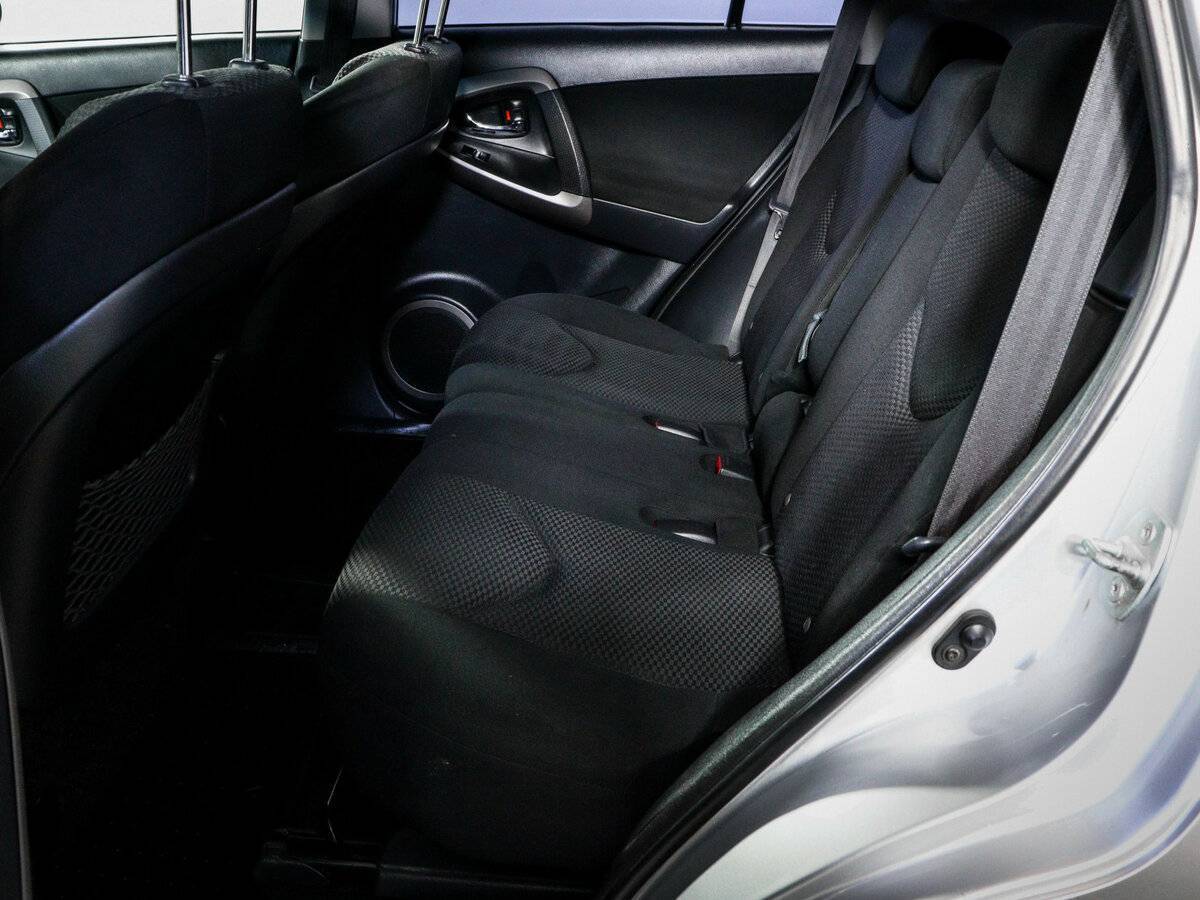 Купить Toyota RAV4 с пробегом. Фото: #9