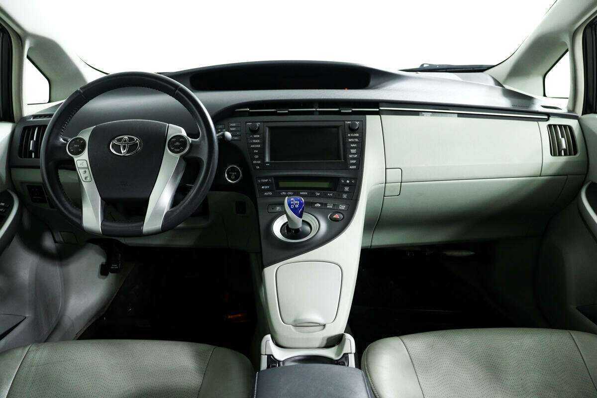 Купить Toyota Prius с пробегом. Фото: #10