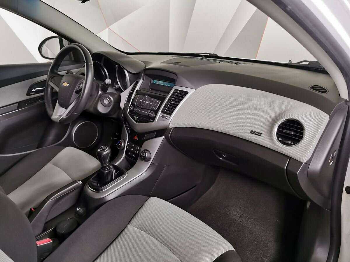 Купить Chevrolet Cruze с пробегом. Фото: #8