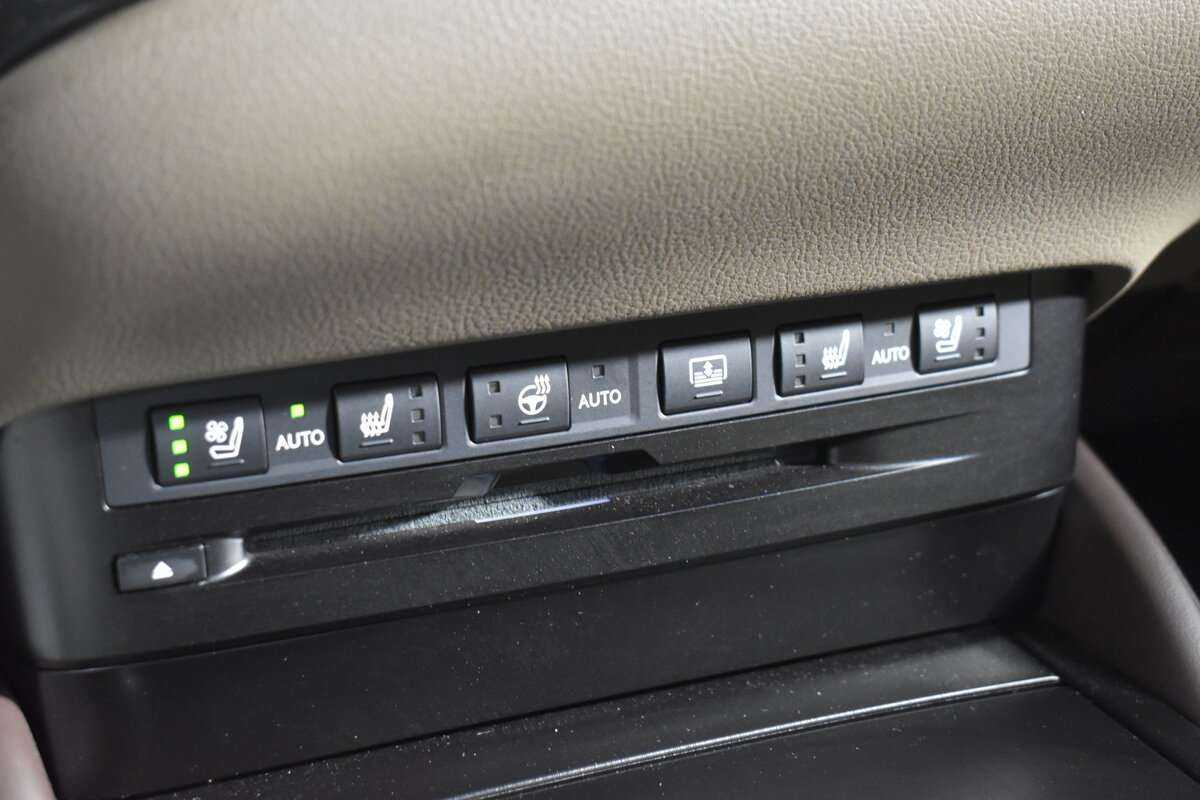 Купить Lexus ES с пробегом. Фото: #15