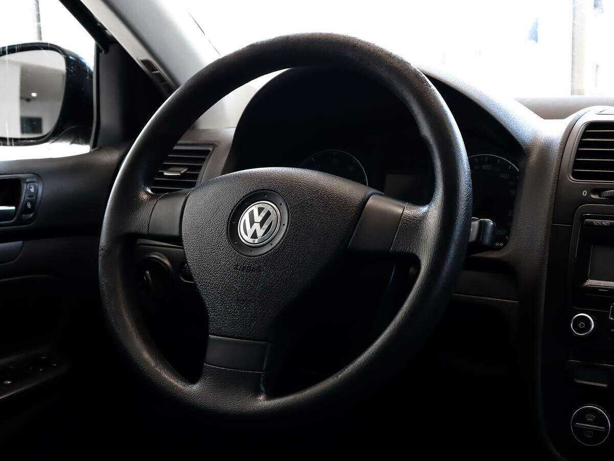 Купить Volkswagen Jetta с пробегом. Фото: #14