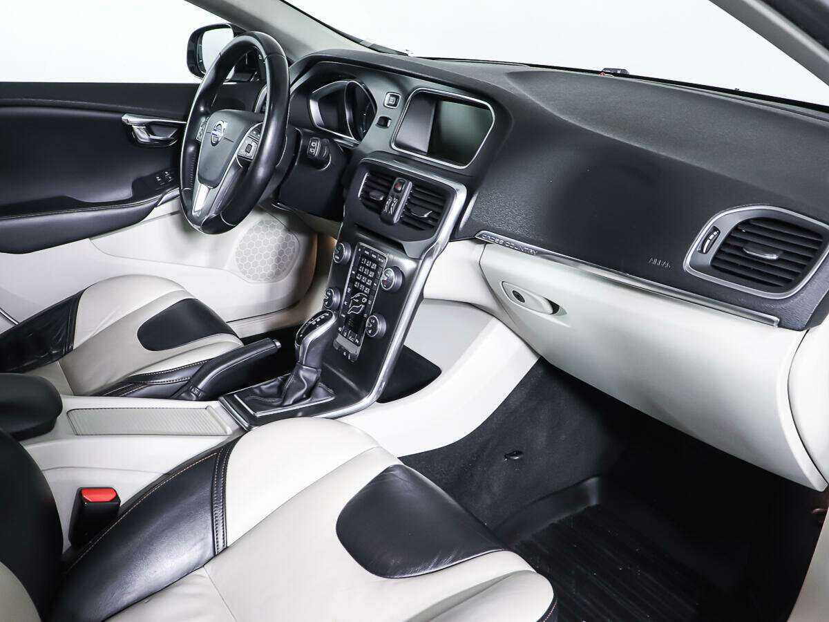 Купить Volvo V40 Cross Country с пробегом. Фото: #8