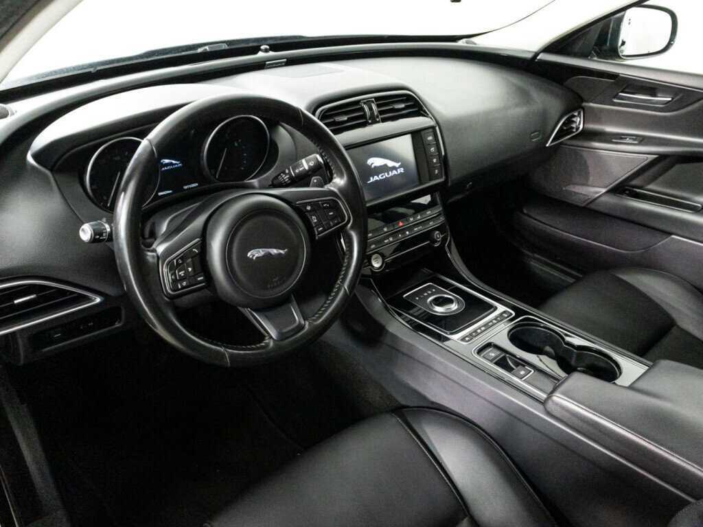 Купить Jaguar XE с пробегом. Фото: #10