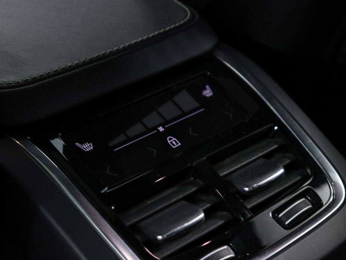 Купить Volvo XC90 с пробегом. Фото: #22