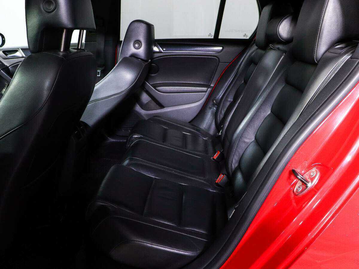 Купить Volkswagen Golf GTI с пробегом. Фото: #6