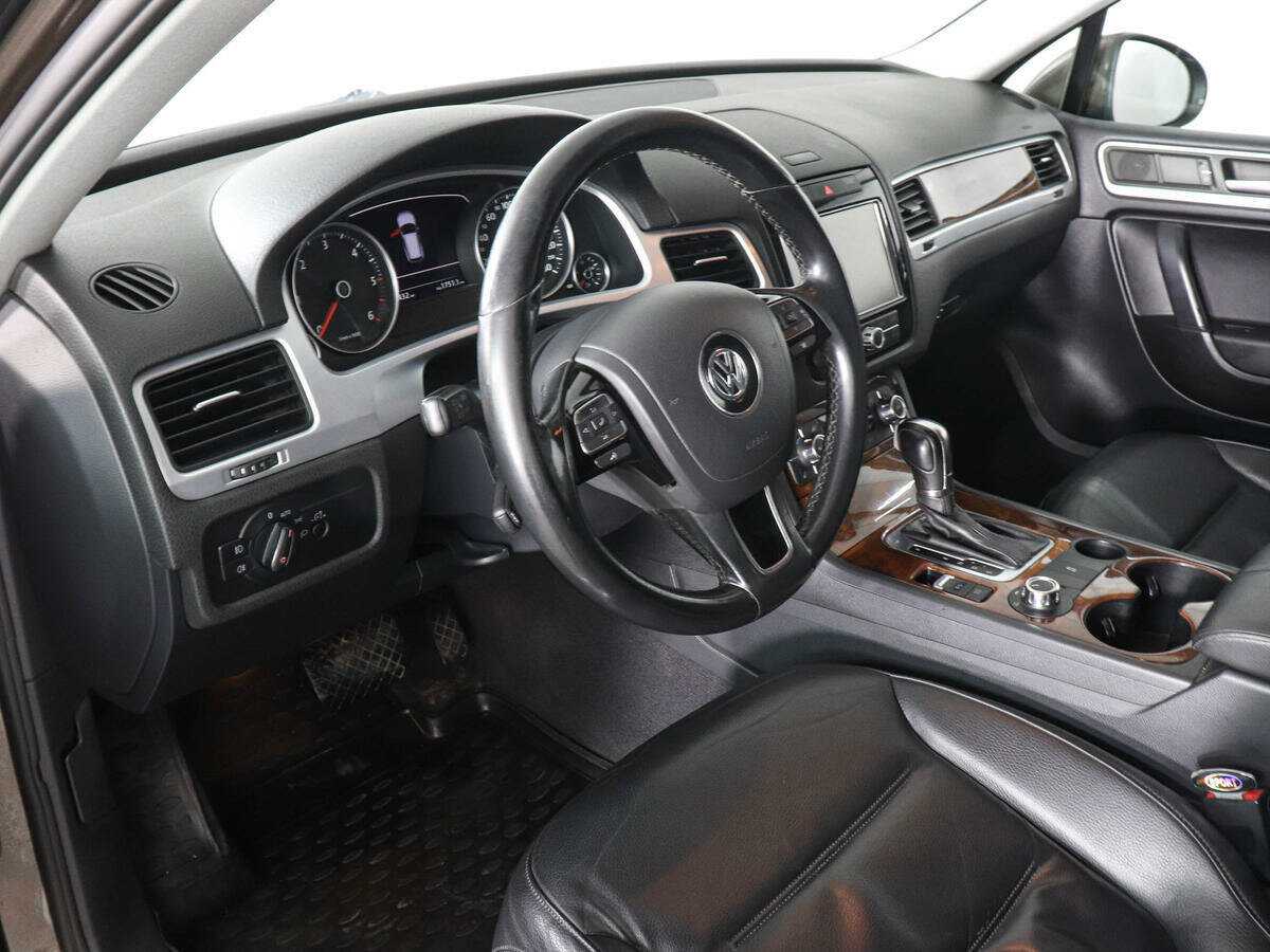 Купить Volkswagen Touareg с пробегом. Фото: #8