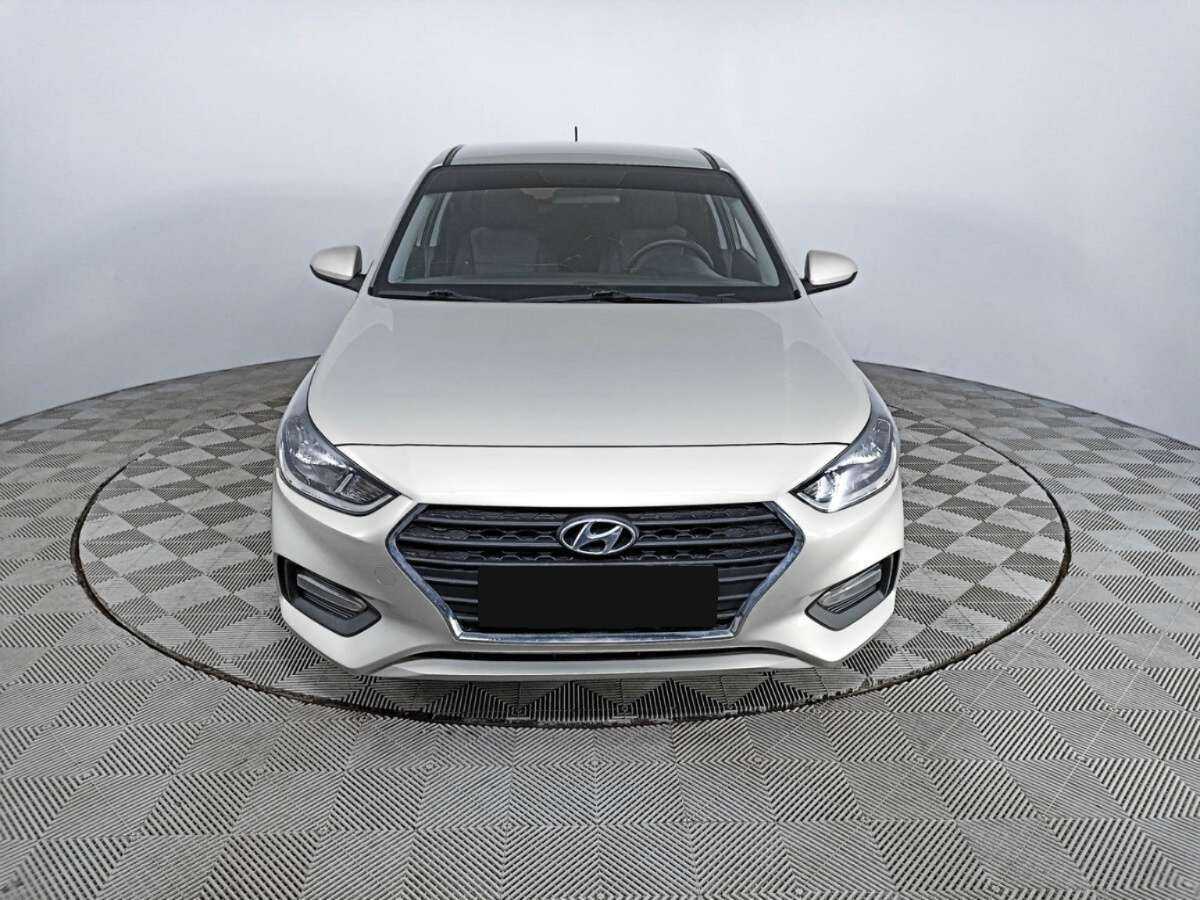 Купить Hyundai Solaris с пробегом. Фото: #1