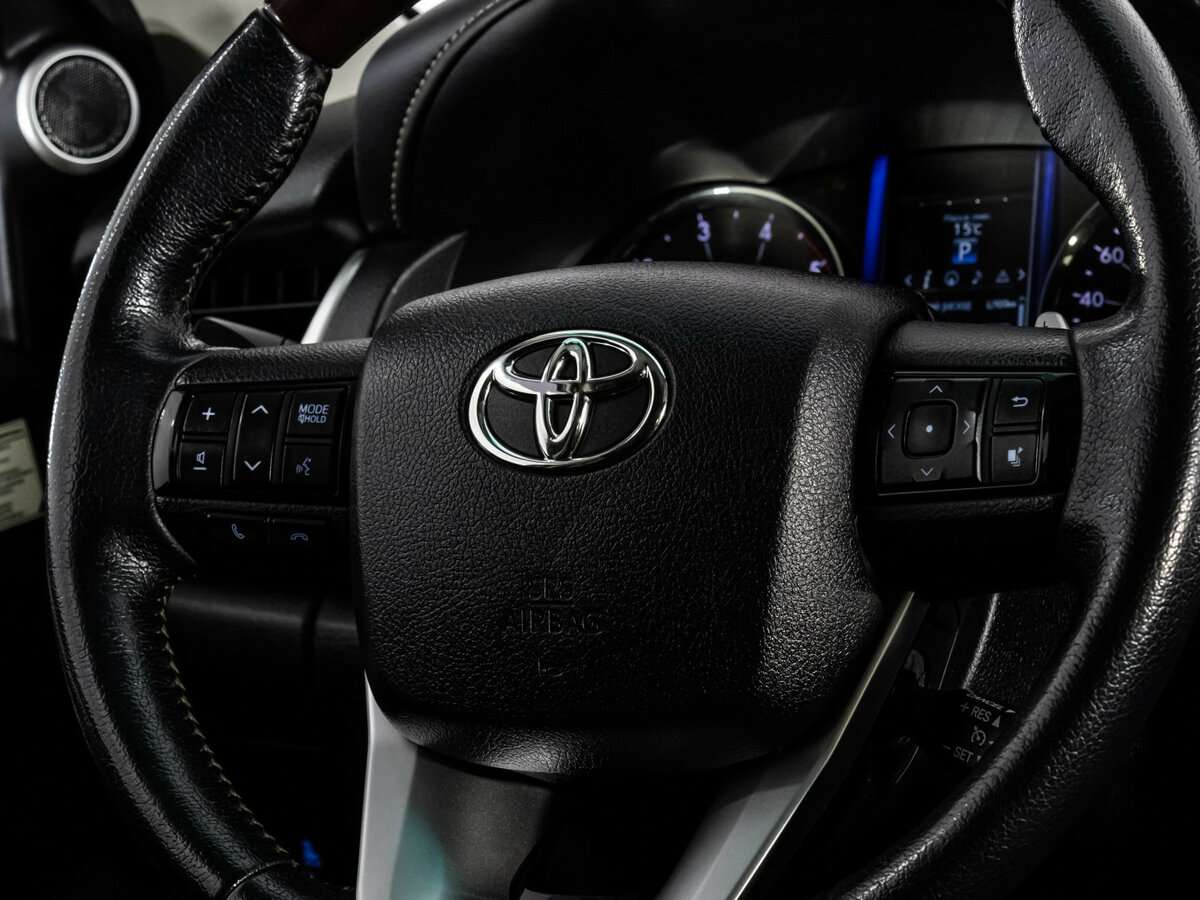 Купить Toyota Fortuner с пробегом. Фото: #13