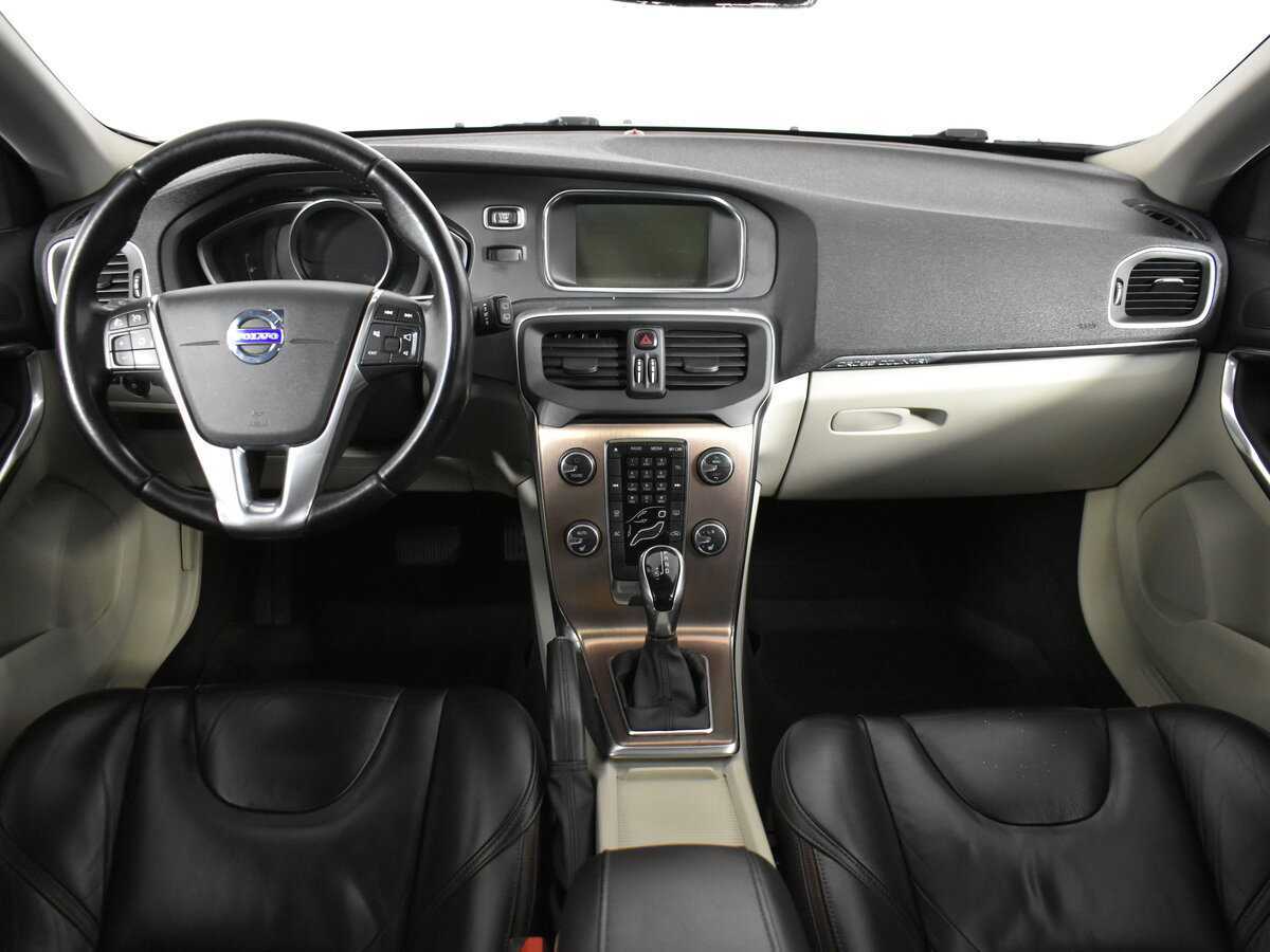 Купить Volvo V40 Cross Country с пробегом. Фото: #6