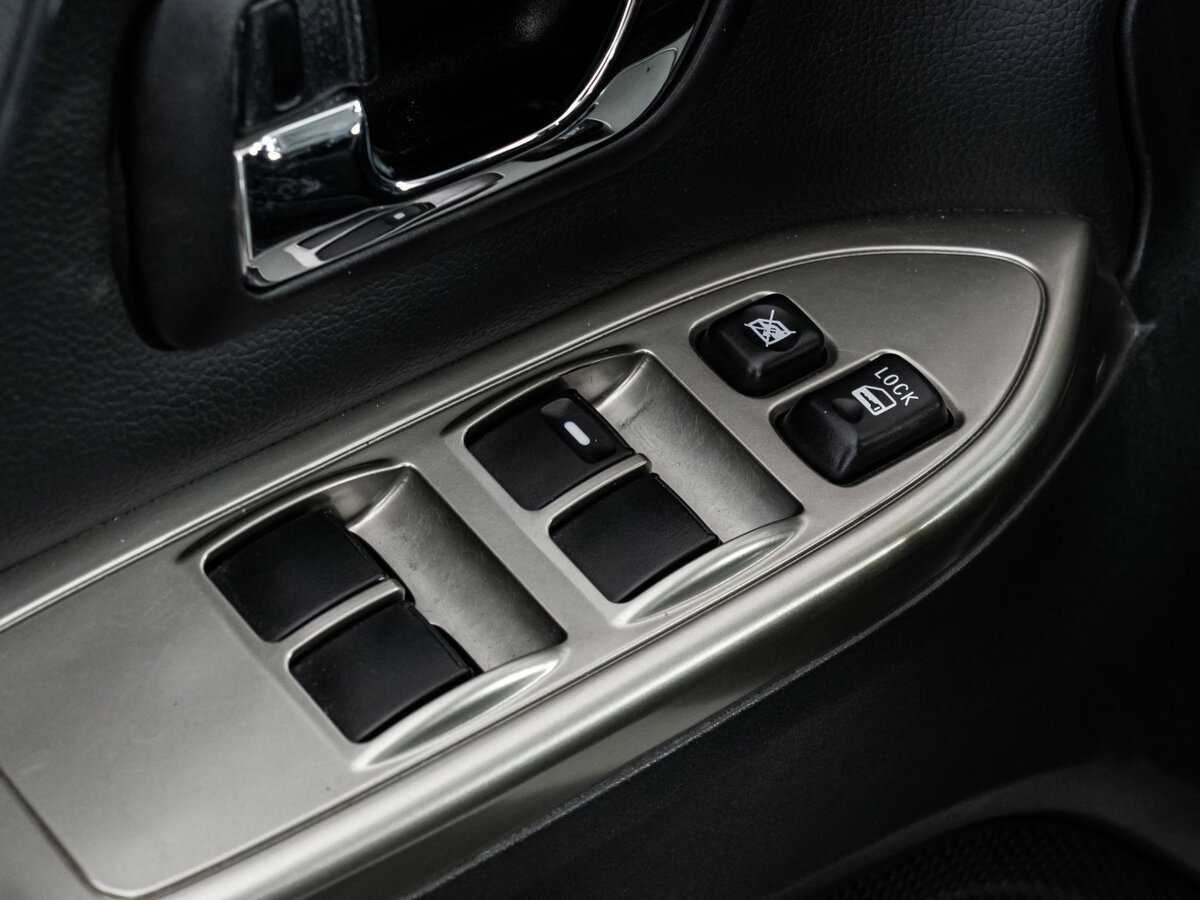 Купить Mitsubishi Pajero с пробегом. Фото: #21