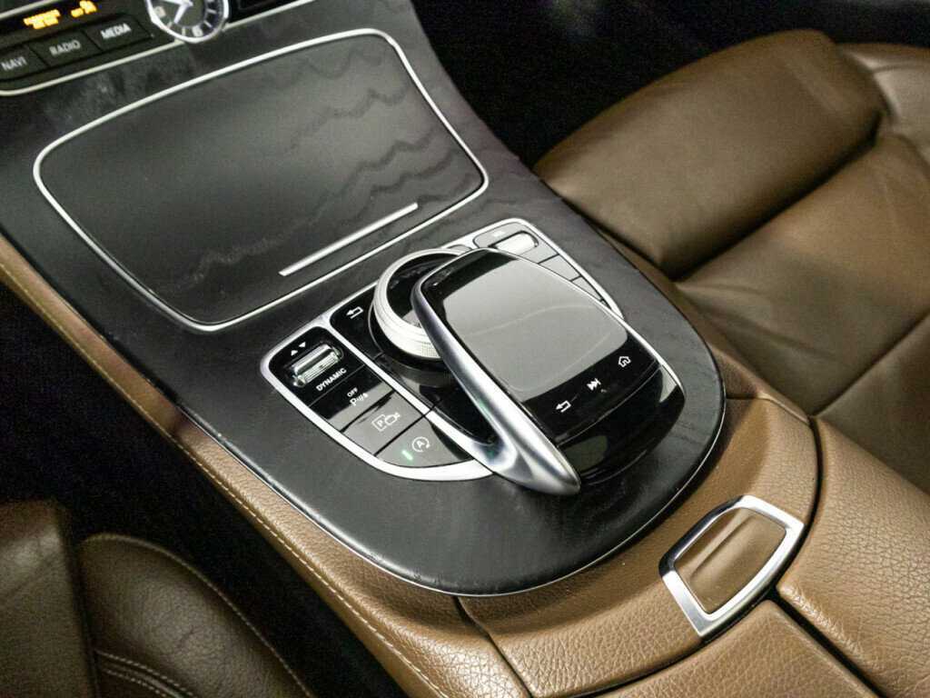 Купить Mercedes-Benz E-Класс с пробегом. Фото: #17