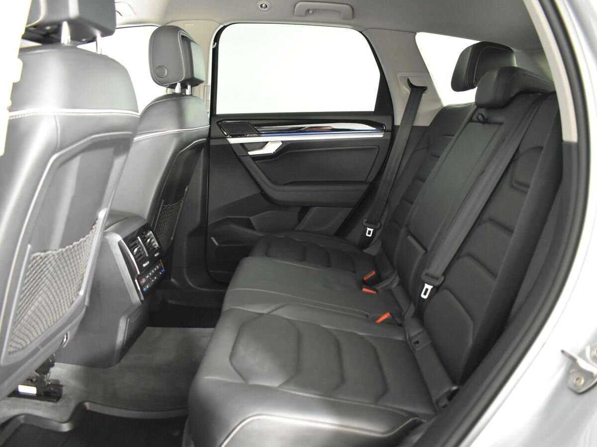 Купить Volkswagen Touareg с пробегом. Фото: #17