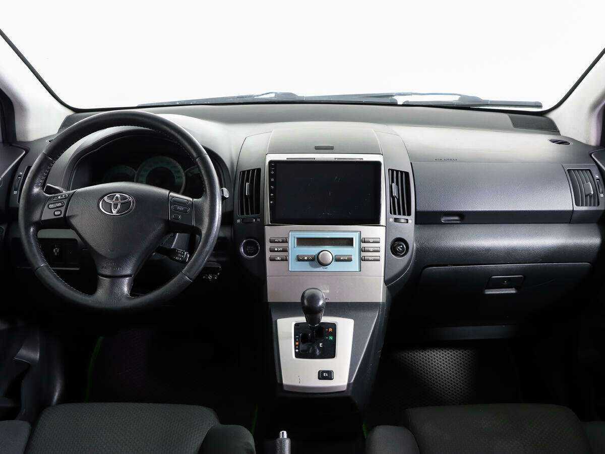 Купить Toyota Corolla Verso с пробегом. Фото: #9