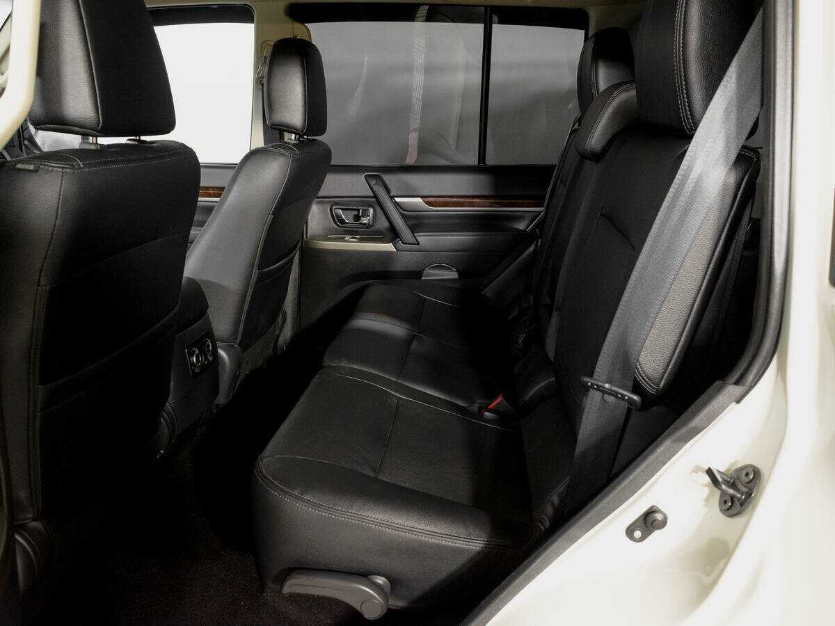 Купить Mitsubishi Pajero с пробегом. Фото: #9