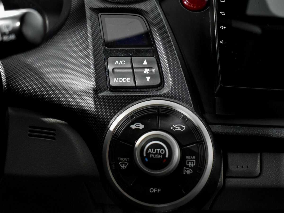 Купить Honda Insight с пробегом. Фото: #10