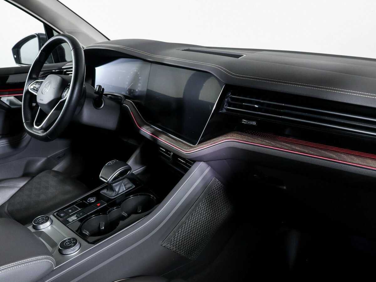 Купить Volkswagen Touareg с пробегом. Фото: #5