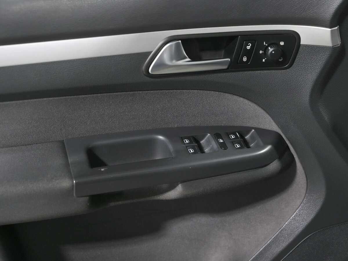 Купить Volkswagen Touran с пробегом. Фото: #13