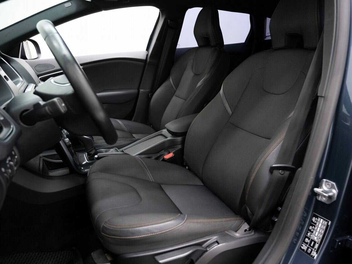 Купить Volvo V40 Cross Country с пробегом. Фото: #7