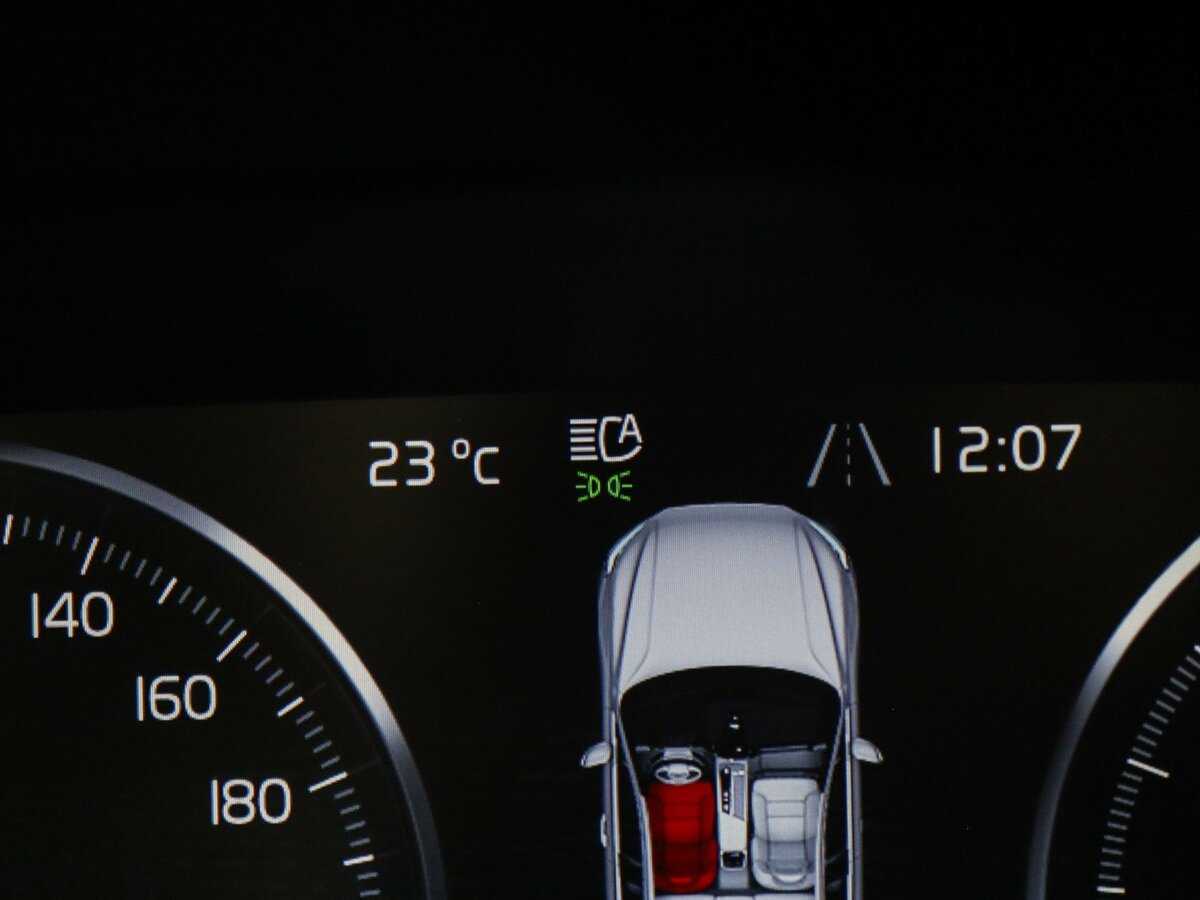 Купить Volvo XC60 с пробегом. Фото: #17
