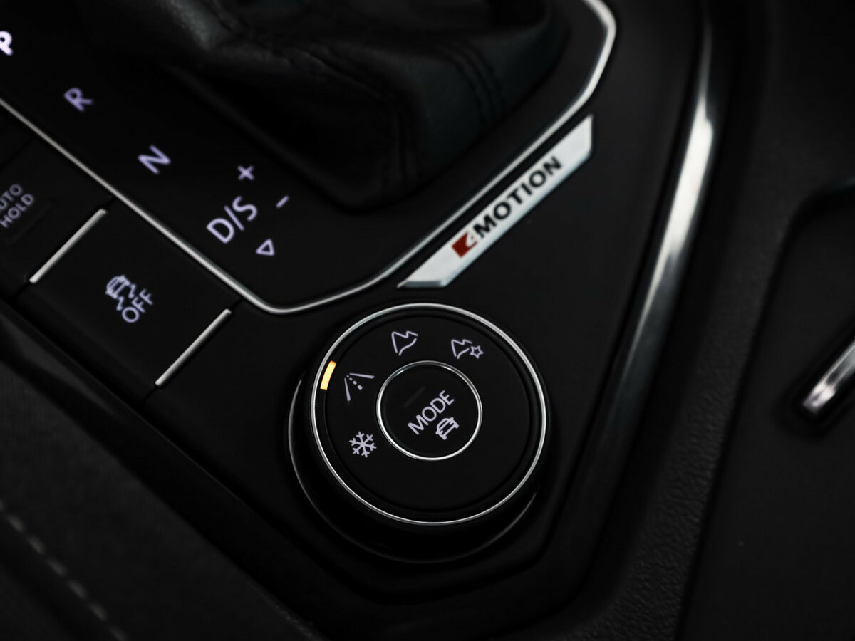 Купить Volkswagen Tiguan с пробегом. Фото: #17