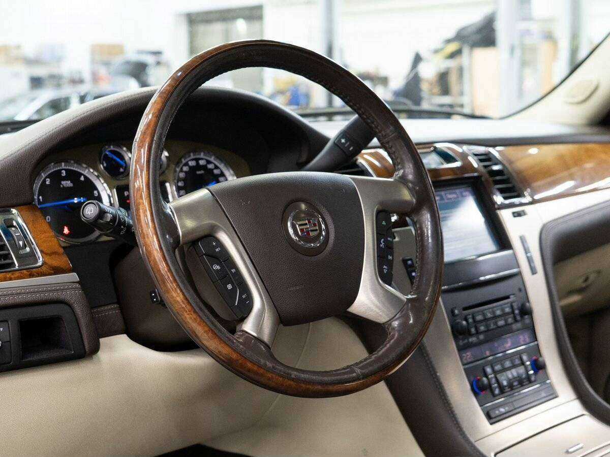 Купить Cadillac Escalade с пробегом. Фото: #4