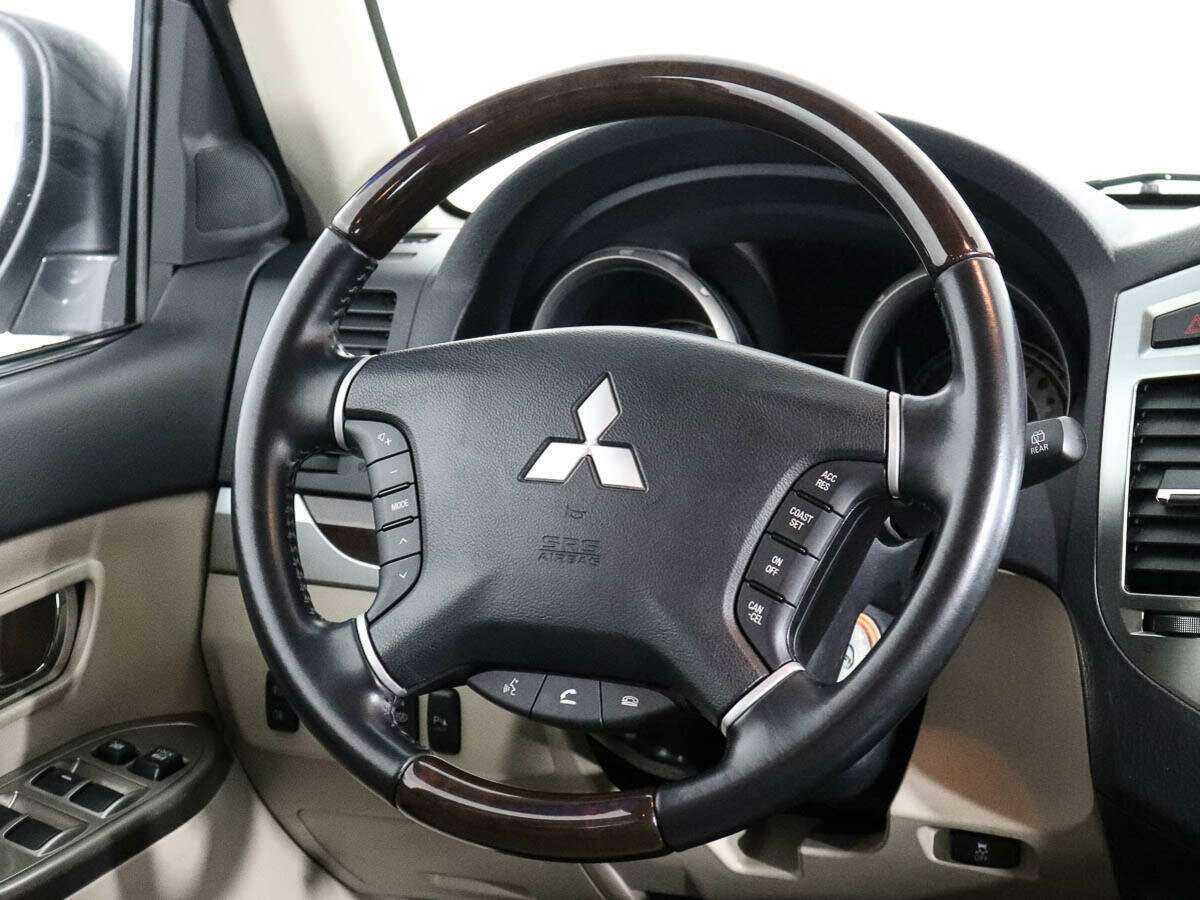 Купить Mitsubishi Pajero с пробегом. Фото: #16