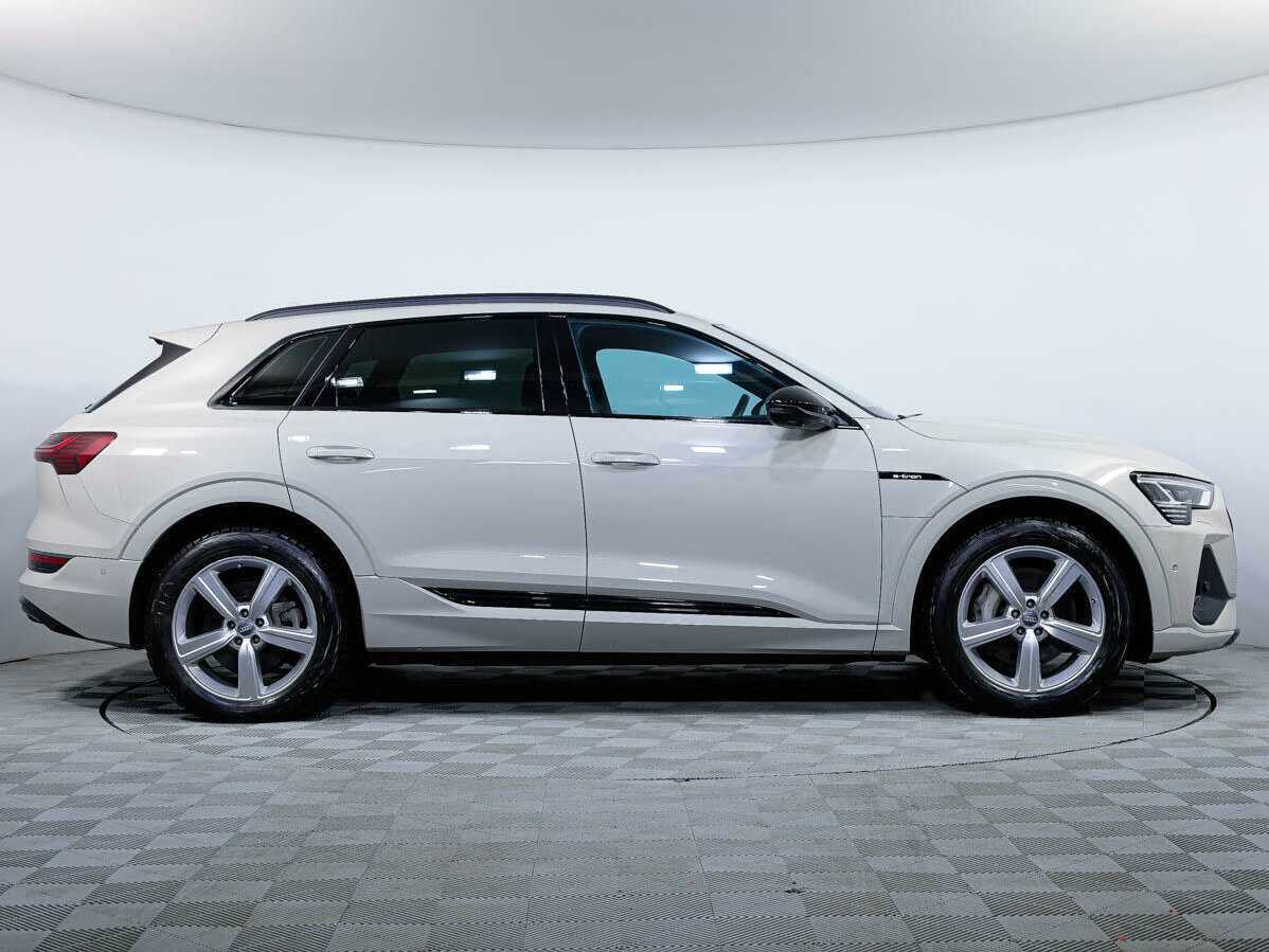 Купить Audi e-tron с пробегом. Фото: #2