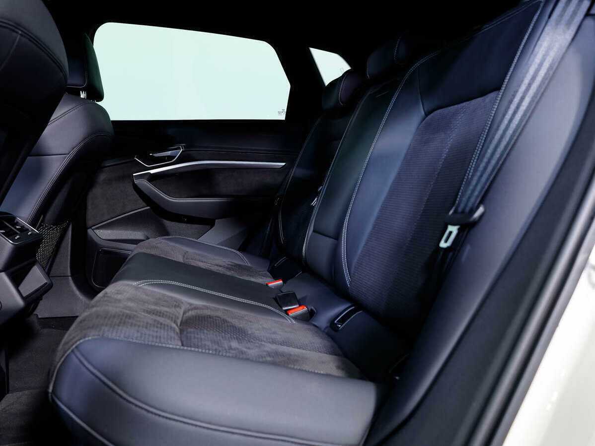 Купить Audi e-tron с пробегом. Фото: #13