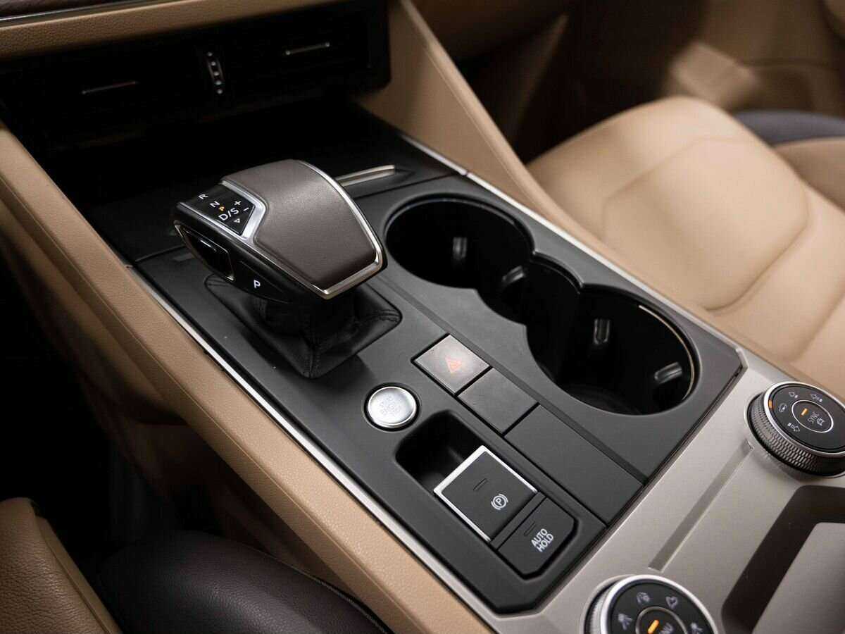 Купить Volkswagen Touareg с пробегом. Фото: #18