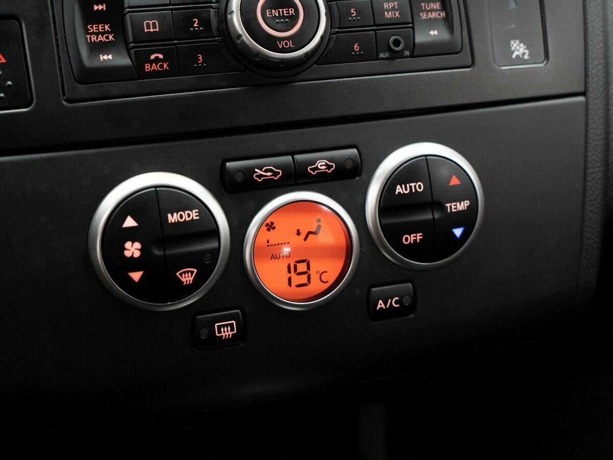 Купить Nissan Tiida с пробегом. Фото: #13