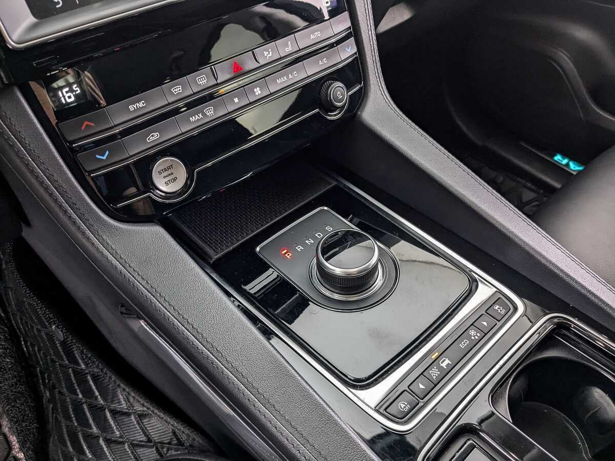 Купить Jaguar F-Pace с пробегом. Фото: #22