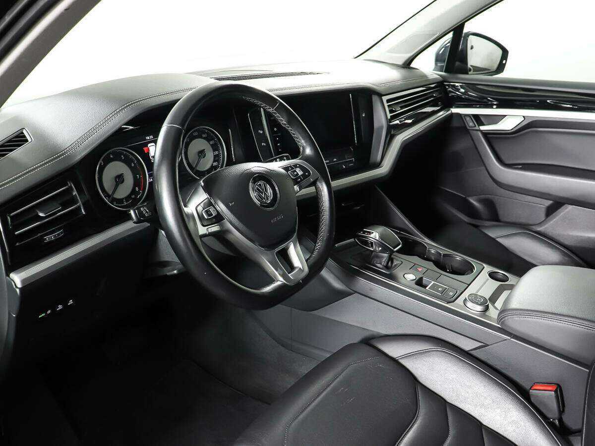 Купить Volkswagen Touareg с пробегом. Фото: #14