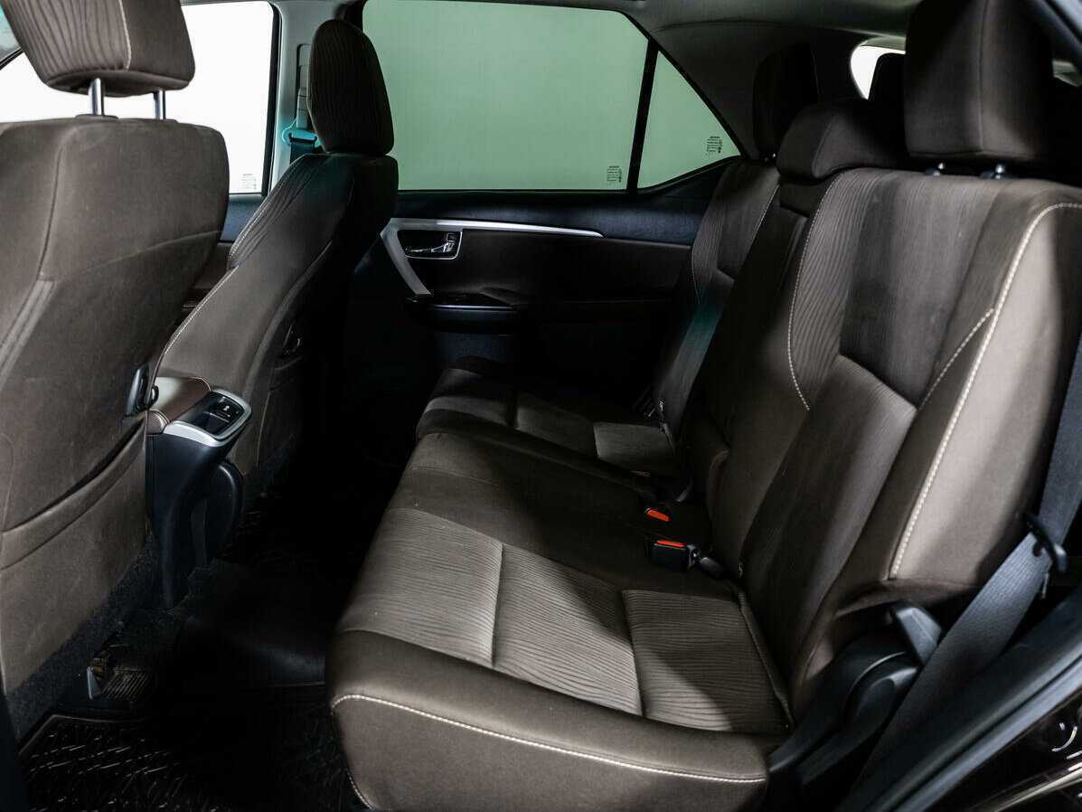 Купить Toyota Fortuner с пробегом. Фото: #7