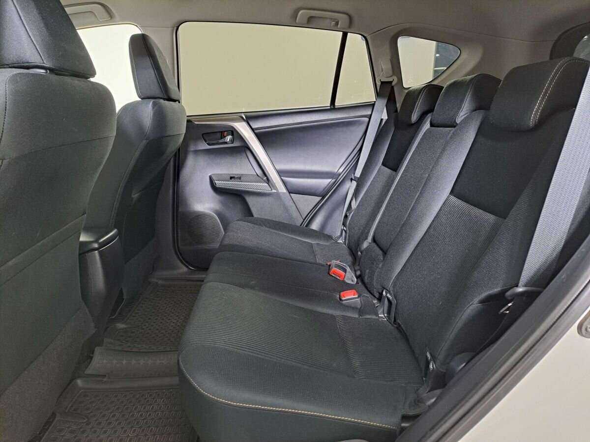 Купить Toyota RAV4 с пробегом. Фото: #9