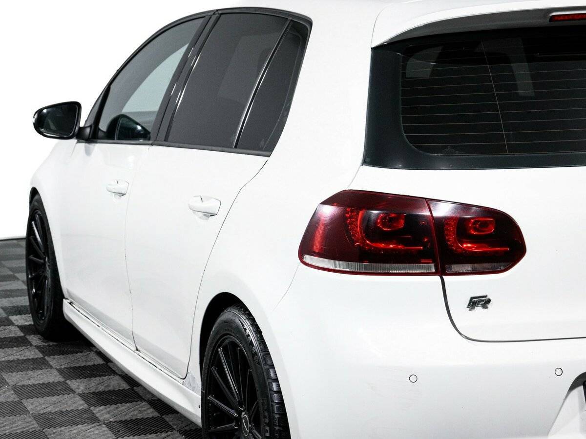 Купить Volkswagen Golf R с пробегом. Фото: #19